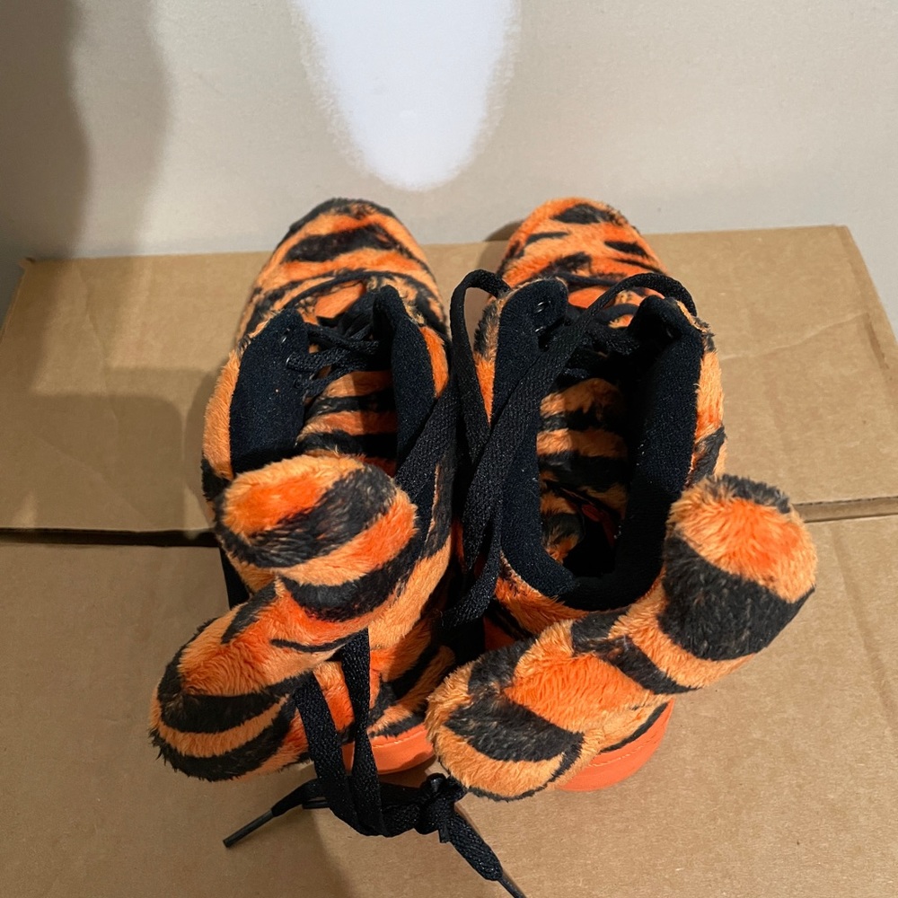 Jeremy Scott Special Edition “Tiger” Sneakers - Picture 3 of 3